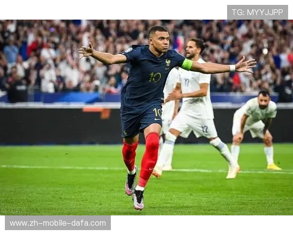 姆巴佩：法国足球新星的成长与荣耀